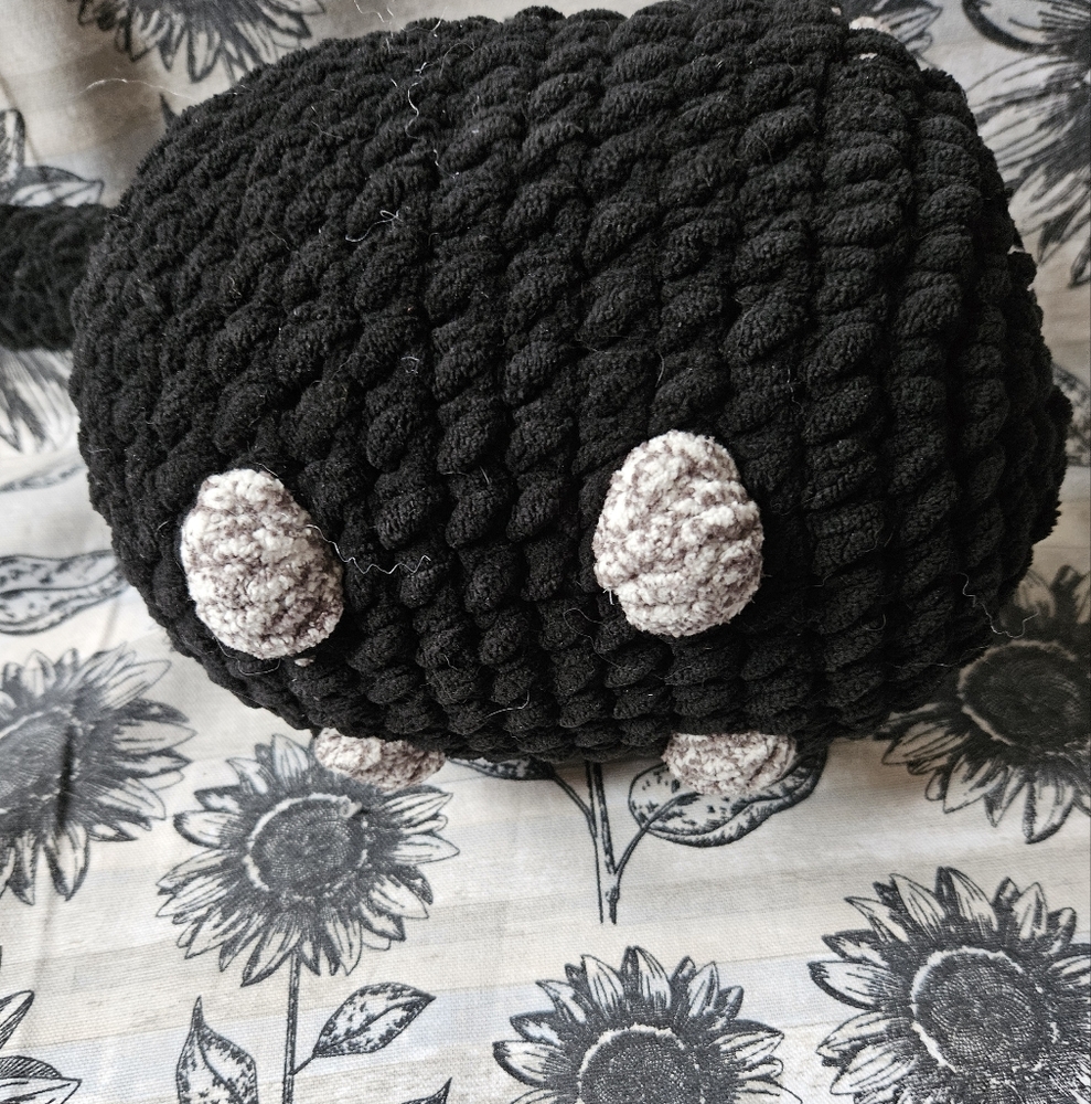 Crochet Calico Loaf Cat Amigurumi Plushie - Picture 10 of 10